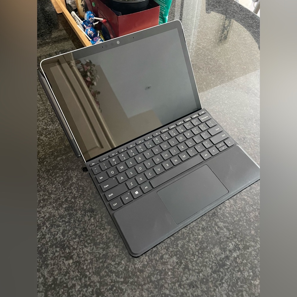 Microsoft Surface Go 2 10.5” 128 GB Tablet with Pen and Keyboard and charger